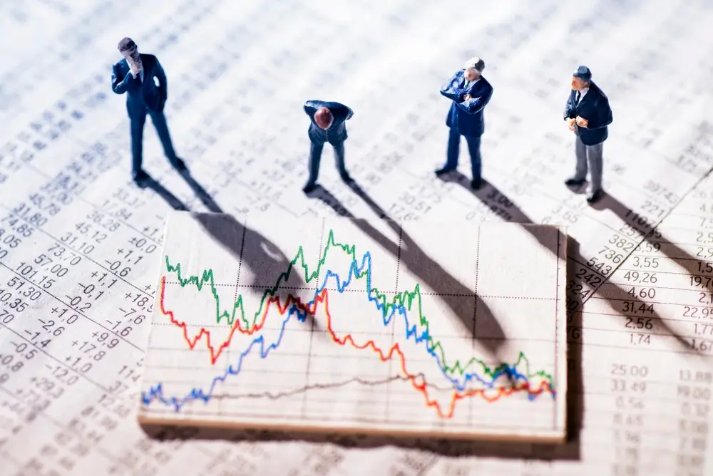 businessmen-skeptical-looking-stock-market-charts